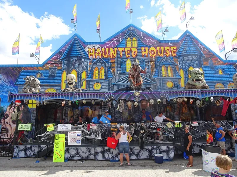 Wired for Fear: The Science Behind Why Vegas Haunted Attractions Get Inside Your Head
